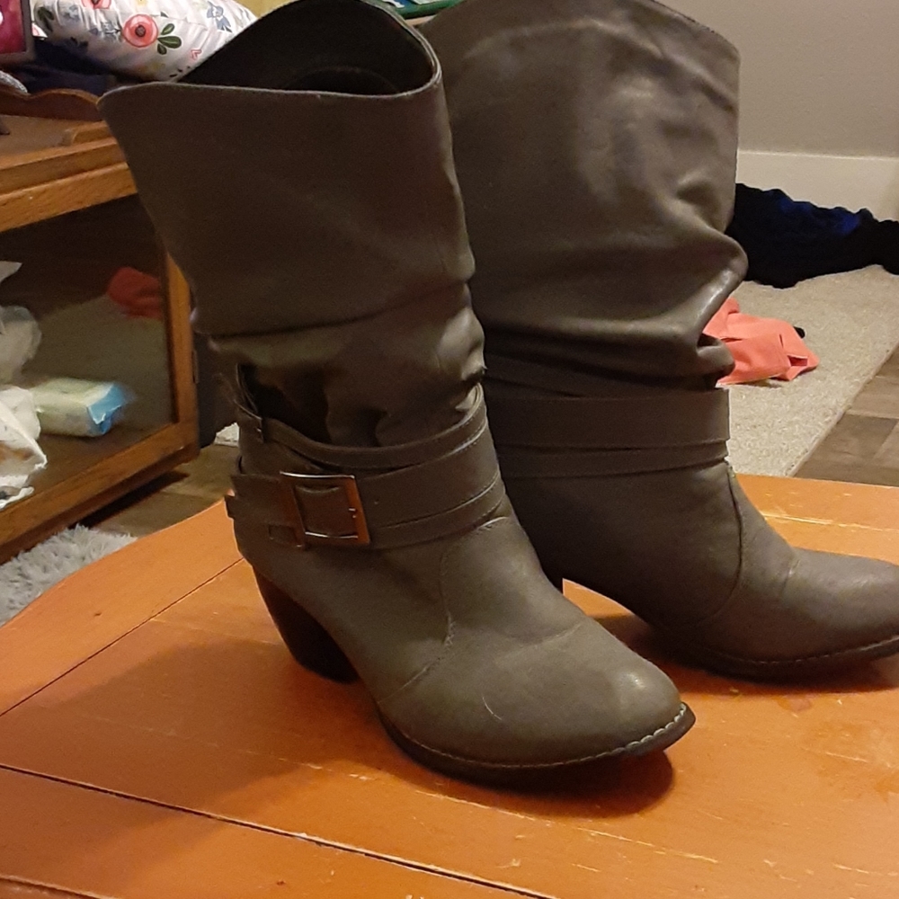 Boots - Picture 3 of 3